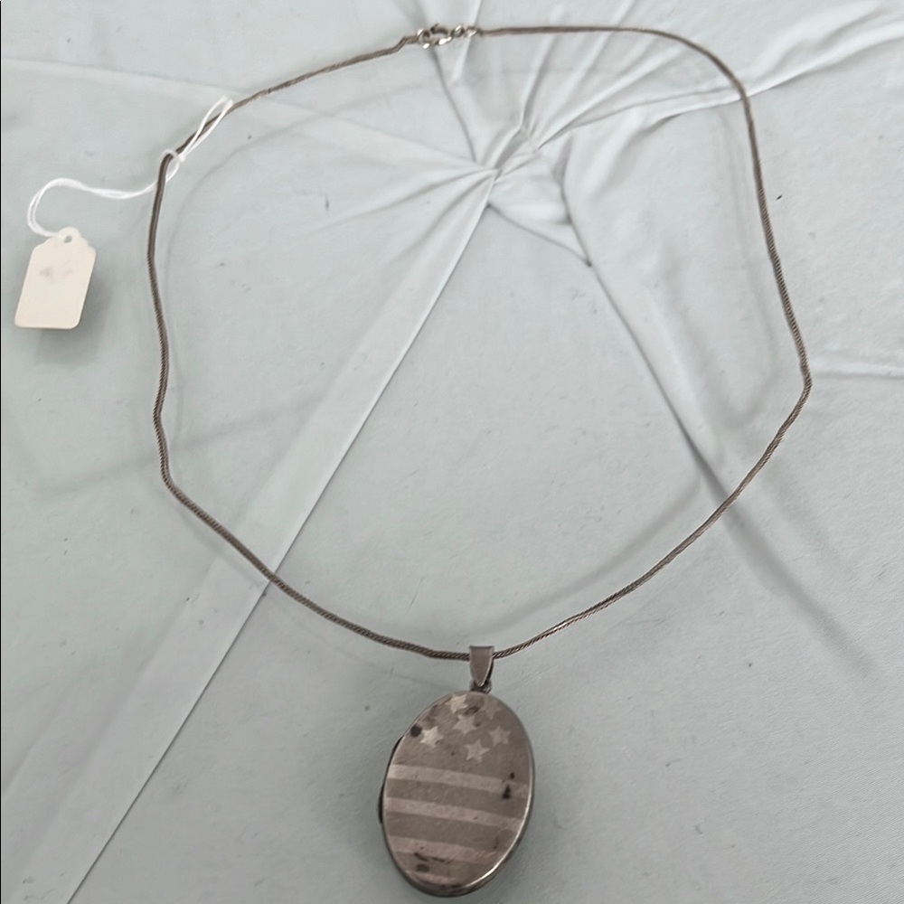 Silver Oval Pendant Necklace
